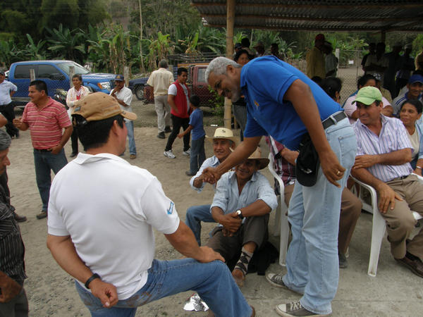 MairaMH09's tweet photo. #PaparazziElectoral @OmarHurtadoB Candidato a Asambleista por la #ZonaNorteDeManabi por #Avanza  #UneteALa8 http://t.co/zGEXBPkb