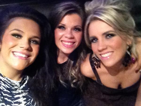 smclel15's tweet photo. @sophiemclelland @StaceMclelland #sisters<3 http://t.co/JwmWncR2