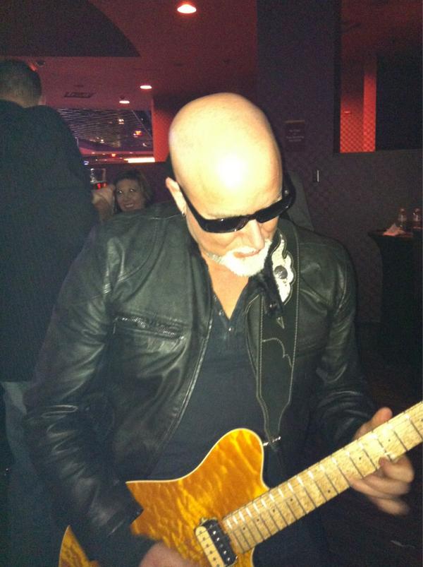 evgesus's tweet photo. @JCaesar16 @Pezzer022 @reubsmith #pittsburgh rock it buddy! Ya he rocked it! http://t.co/CYxGuD5H