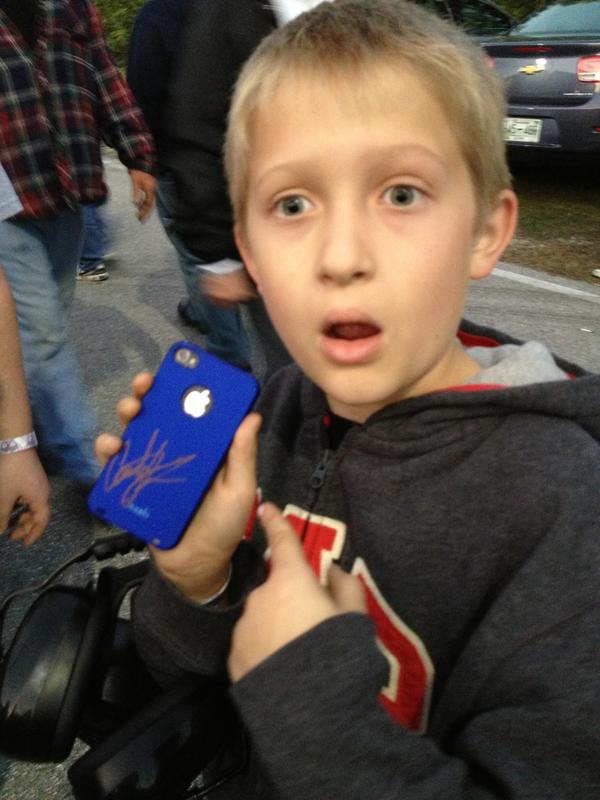 LeannEwing's tweet photo. James Cody so excited that he got @courtneyforce signature! TY!  Your 4.01 to beat Robert Height &amp; ur Dad was awesome! http://t.co/s9vqqJwo