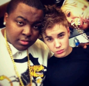 TeamOfBelieber's tweet photo. Beeeuuh nendangnye pol! http://t.co/zA2AC7ON
