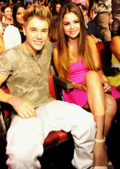 TeamOfBelieber's tweet photo. Kepencet lagi aww:3 http://t.co/MFrLl1nr