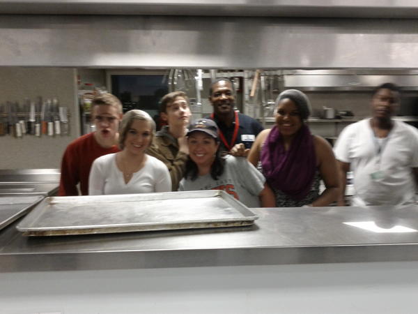 trent0nclark's tweet photo. 180 leadership just helping out!!! #kitchenfolk #180serving http://t.co/6HHK7wnL
