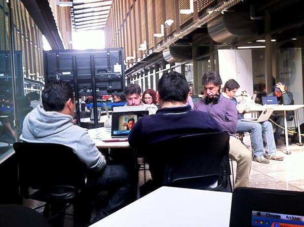 Pixie_XD_'s tweet image. Aquí les dejo una foto del #Debugueando @atelloso @dfect @pronuer @josuegio @pronuer @rocio_aguilar