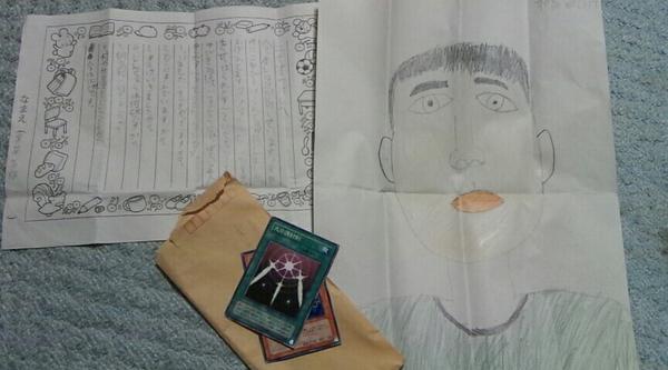 ちあき 今日 小学校でタイムカプセル掘ってきた O いろんな人に久々に会えて楽しかったな 中身は手紙と似顔絵と何故か遊戯王カード 笑 絵へたくそだな Http T Co Hs9zzkcu