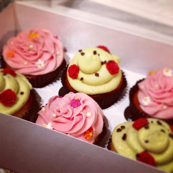 RoBox_Blog's tweet image. Fancy some gorgeous cupcakes for Valentines Day.. Visit @BonTonCakes and contact for a price list! 😍 #love