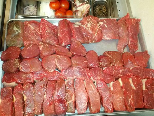 ChefMemesFB's tweet photo. Pleasure to meat you. http://t.co/h8aUM8w6
