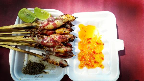 Kushcooks's tweet photo. Simple, Smokey and delicious- with Kampot pepper and chilli sauce. http://t.co/XvIVshm0