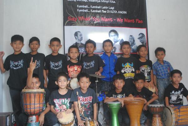 cheherdiana's tweet photo. nnti malam anak2 Passer akn tampil utk mmeriahkan acra Maulid Nabi SAW d kel-Cijati @Pasband @dadanms #eventMJLK http://t.co/ANTQJ1o0