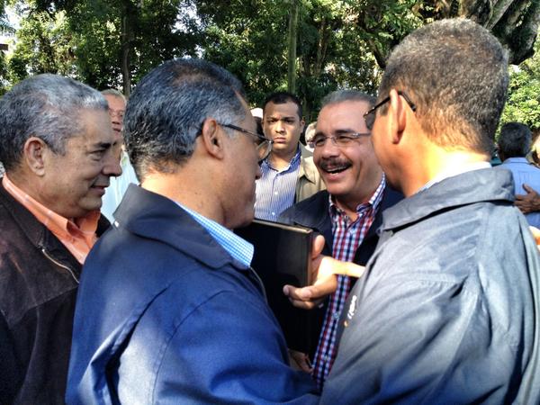 En estos momentos el presidente <a href="/DaniloMedina/">Danilo Medina</a> visita Zafarraya, Moca.