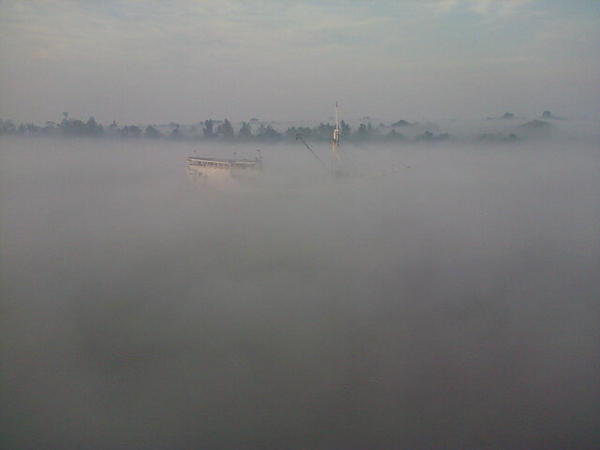 pelaut's tweet photo. Asli bukan sotosop.. Penampakan kapal mirip #ghostship http://t.co/3Rz7Y3NB