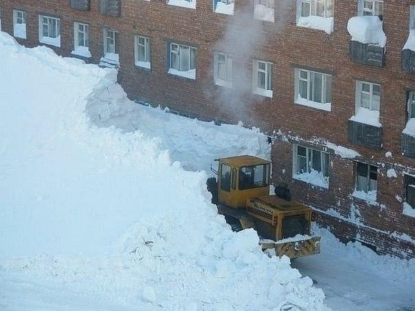 RossBowers_61's tweet photo. @Aldy_47 it's pretty bad here Aldy, just clearing the path now! http://t.co/Tz2PaKlI