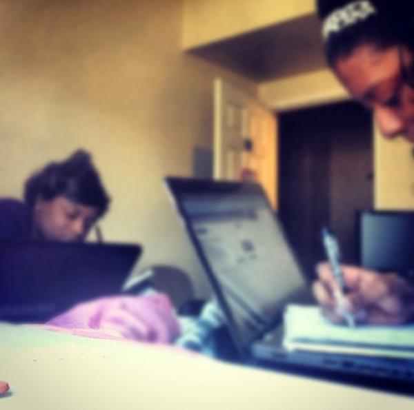 ButtercupYo's tweet image. #studyflow ! Homework Sunday! @_JUiCYken 📚✏