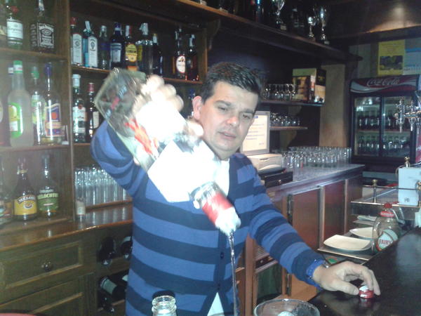 jantmoyano's tweet photo. Esta tarde en @cerveestudiante cafe y copa 4€. No hay plan mejor xa como sta la tarde http://t.co/0rf3oSe6