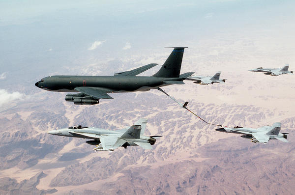 AircraftTalking's tweet photo. #AircraftPhoto VFA-81 Hornets refueling over Saudi Arabia in their way to hit targets near Baghdad #WeekStorm https://t.co/Y3VMt47D