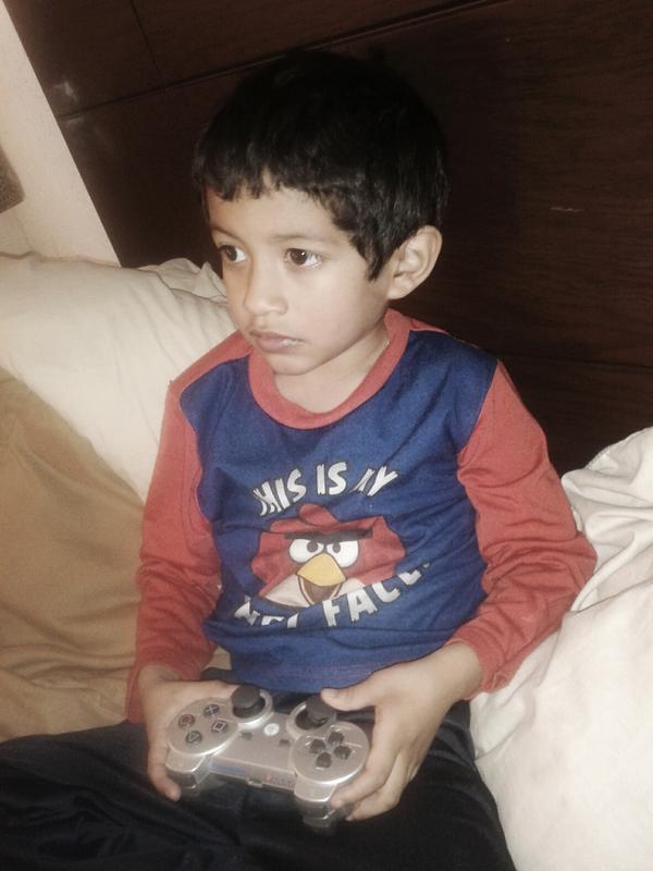 -¿puedo jugar? cuando tu pierdas! #tete pero mama, yo nunca pierdo !