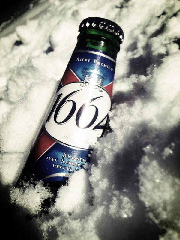 RedNozProd's tweet image. 1664 en hiver c'est parfait !
#Hiver 
#Biere
#1664
#RedNozProd2013 
#RomainPhotographie