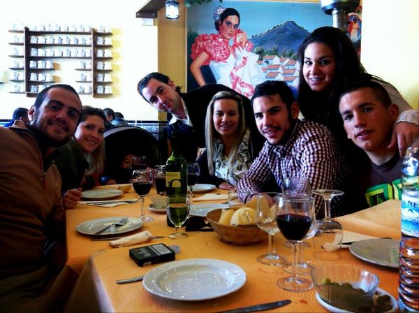 Dresga's tweet photo. @Esgaal @irledesma @Garcia88Paula @manu89bg @rociomlo despues de un gran almuerzo, terminamos el dia en muelle uno http://t.co/TQIR0IbL