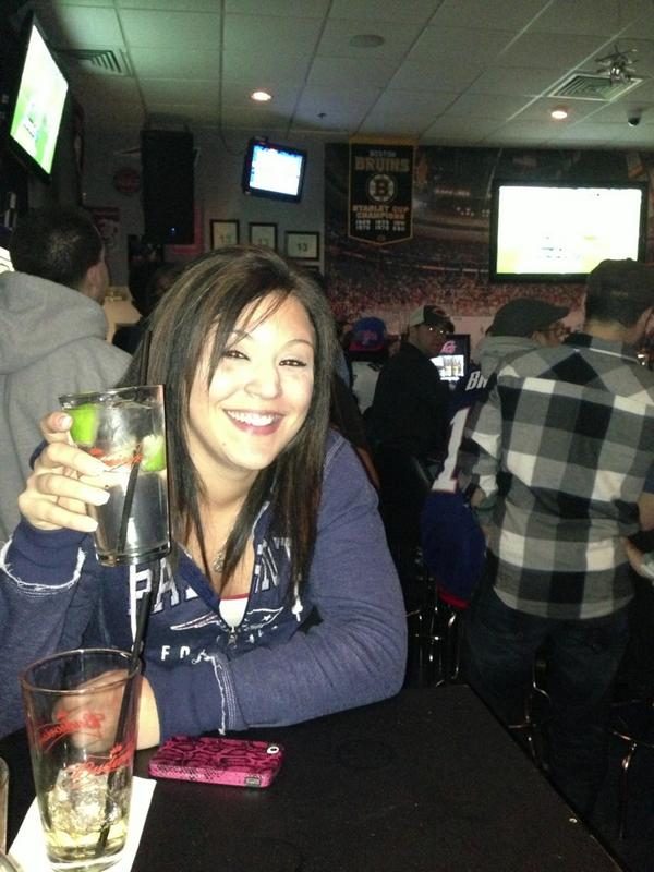 mikella_connery's tweet image. She&apos;s already bored #notevenhalftime