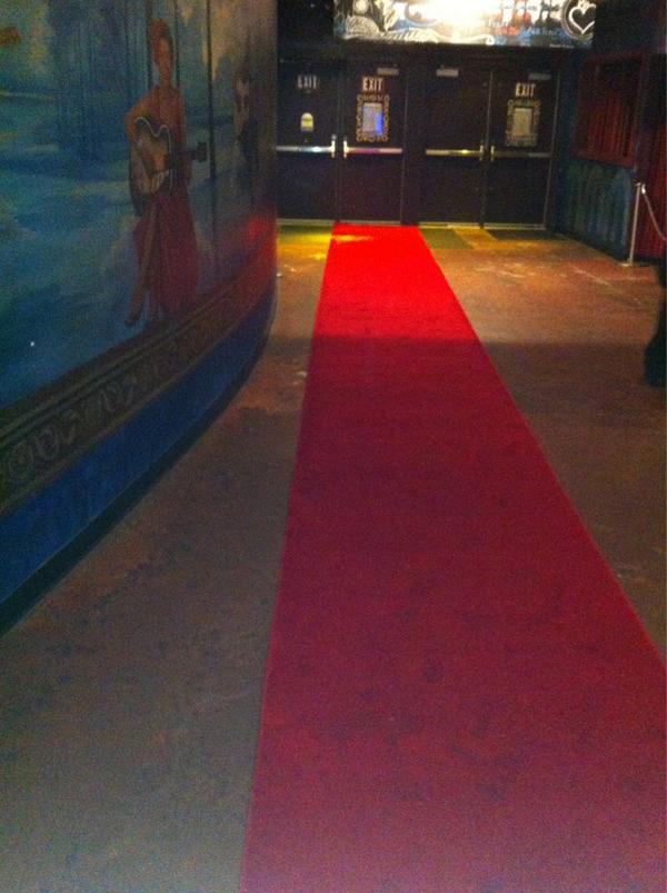 Make_Noise_'s tweet photo. #MAKENOISE red carpet. This is getting serious!!!!!! http://t.co/tirKepgH