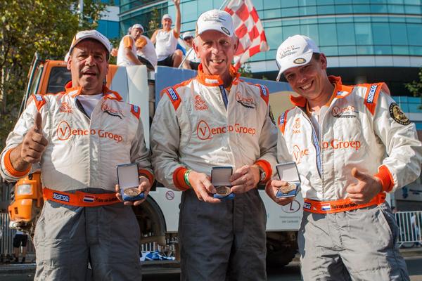 VencoRallyTeam's tweet photo. De welverdiende medaille is opgehaald door de 3 kanjers! Nogmaals iedereen bedankt voor de steun!  #Dakar2013 http://t.co/nmq6VHbe