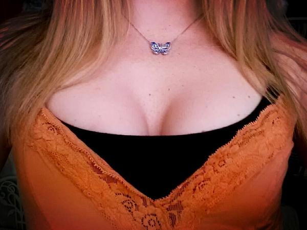 OStateBoobs's tweet photo. Thanks @KatKarizma! #BeaverBoobs #boobment http://t.co/N0JeQRYw