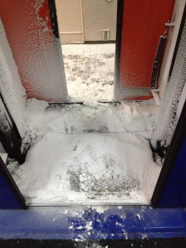 Przejście miedzy wagonami w pociągu z Wrocławia do Warszawy, dodam, że to I klasa:-))