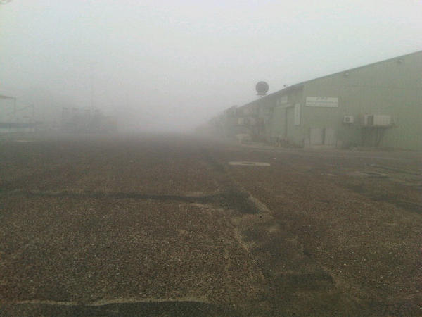 ToniMujiyono's tweet photo. Kuwait 2013-01-21, jarak pandang 2 meter. Hati2 berkendara #kuwaitweather http://t.co/0YtepT6o