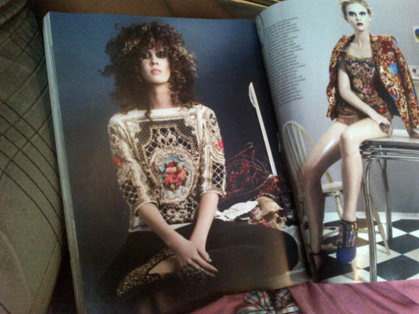 ejiroogumor's tweet image. pretty much how I normally start my day(flip through fashion mags)..after reading my devotion ofcourse #magazineaddict