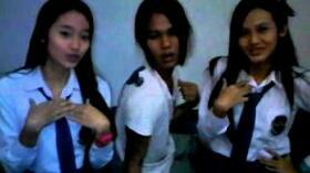 AlexCBDPAA's tweet photo. Pantasan aja ;O @priyankamelodia and @nahzaAtriadara http://t.co/WnpAxNFe