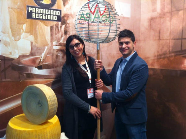 QuesosItalianos's tweet photo. Ya está en marcha en @madridfusion el Stand de @Asiago_cheese y @theonlyparmesan (C22 Pab 14.1) http://t.co/ayzL9WWD