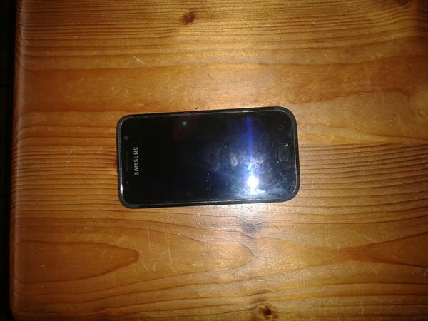 Van wie is deze samsung telefoon gevonden omgeving urkerhard .