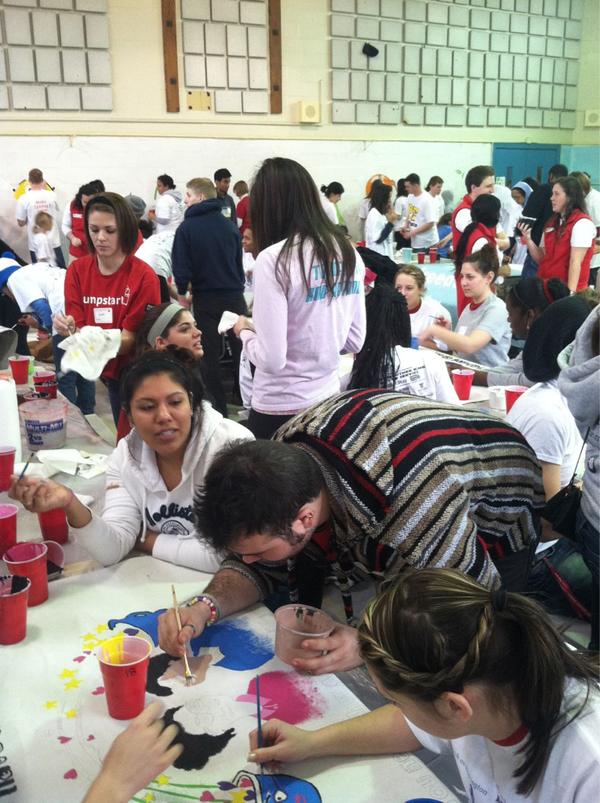 TempleUniv's tweet photo. RT @conorballllin: Jumpstart #MLKDAY2013 #DayofService @TempleUniv http://t.co/B6FZ4RhY
