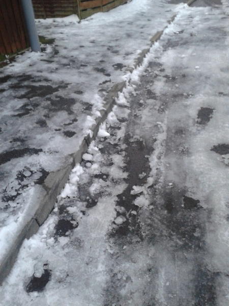 AntoniaGroon's tweet image. falling over more than two times isnt fun #schoolshouldbeshut #solidice