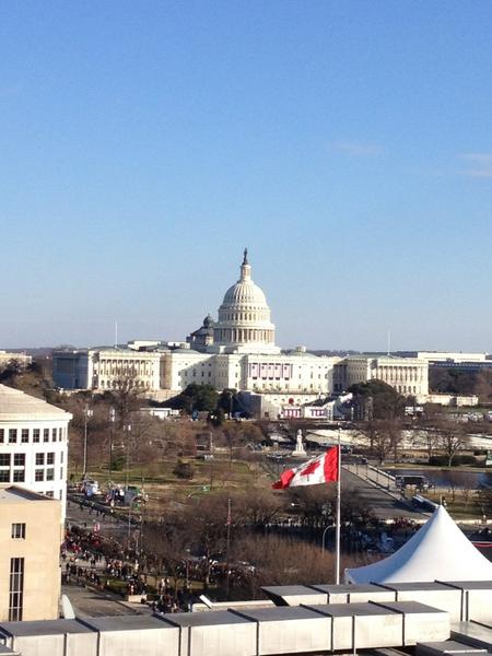 JoannaColes's tweet photo. Any minute now they'll be passing, endless band music....@Newseum #Inaug2012 @Cosmopolitan http://t.co/mOnpnbNs