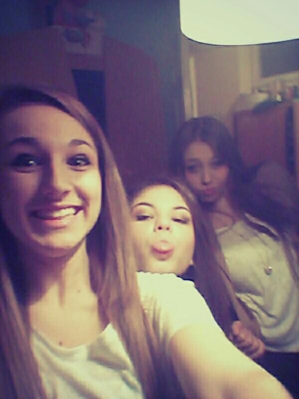 xDorcica's tweet photo. @nikol_t07 @ElizabetaErceg  <333333 http://t.co/lYnz096I