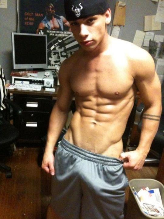 HotMuscleGuys's tweet photo. Like it? RT. http://t.co/XHfMIeIF
