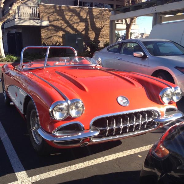 NHRASuzi's tweet photo. Gorgeous! #Corvette #Classic http://t.co/9nMCB1gd