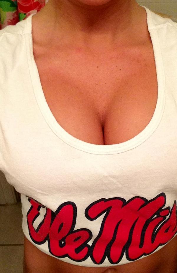 BoobsSEC's tweet photo. First submission and new avi all thanks to the lovely @properandpink #hottytoddy #secboobs http://t.co/swA16y0F