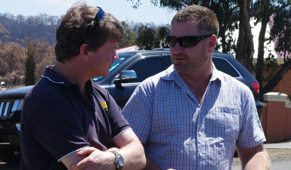 BookendTrust's tweet photo. Dunalley Primary School Principal Matt Kenny talks with 2012 Tasmanian of the Year @RobPennicott http://t.co/uJjxXX22