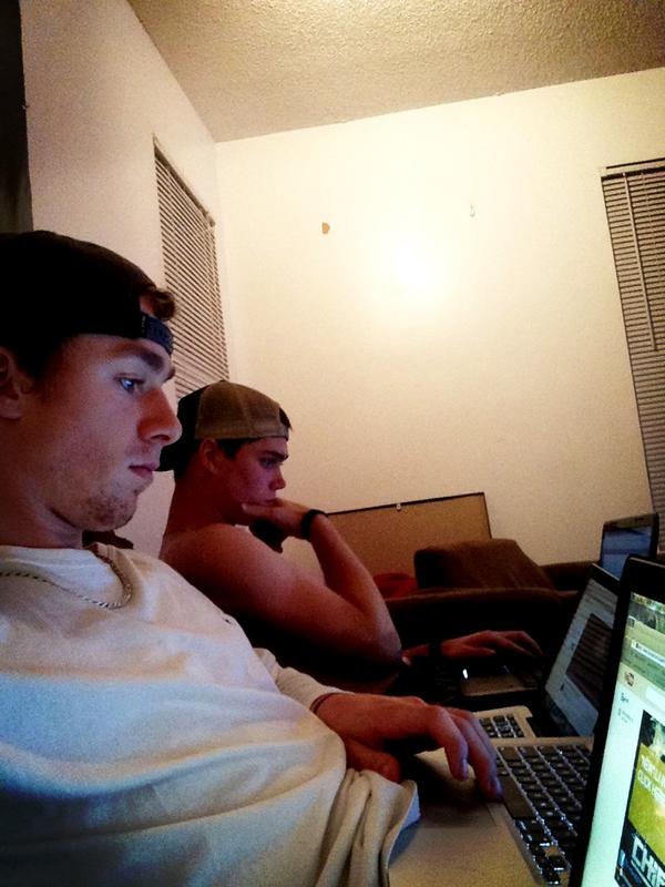 FreeColt21's tweet image. Productive day with @cevincent1 
Getting that work in.
#baseball #roomlookinggood #laundrydone #HWgrind #4macs2papers