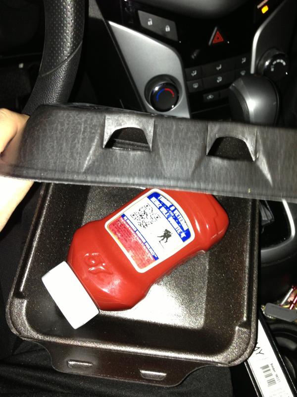 RudyReyM's tweet photo. Having to steal ketchup from Denny's cuz we ran out at the apartment haha #college #problemsolving @ErnestoOrozco21 http://t.co/qzyFFkUe