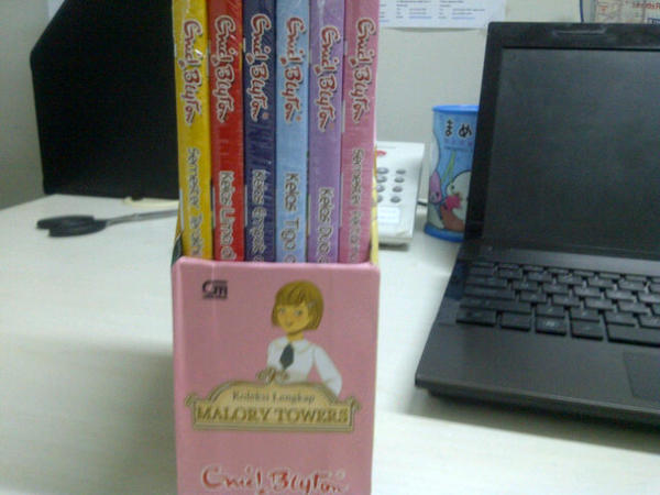 Ada yg masih inget malory towers .. Baru nemu di toko buku di sebuah toko gak penting "ramayana"