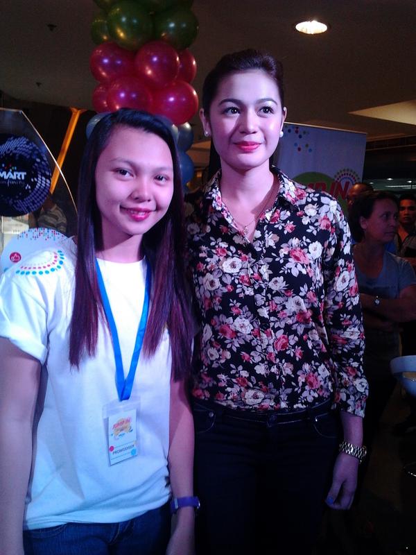 YeahKristineG's tweet image. @ChareePineda thanks for visiting here in cebu.#smartbooth