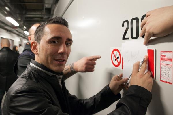 rockmoda's tweet photo. Ecco le foto di backstage del servizio fotografico di @tvsorrisi per @SanremoRai a questo link http://t.co/tB82OeHM http://t.co/GNfbfXlx