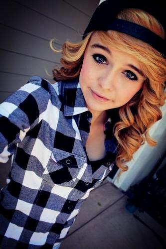 JamiLeeTokan's tweet image. Pretending that we are cool ~ zayn