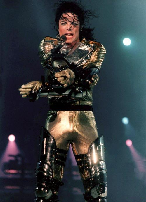 BBOKBiYCUAI1ci1.jpg:large