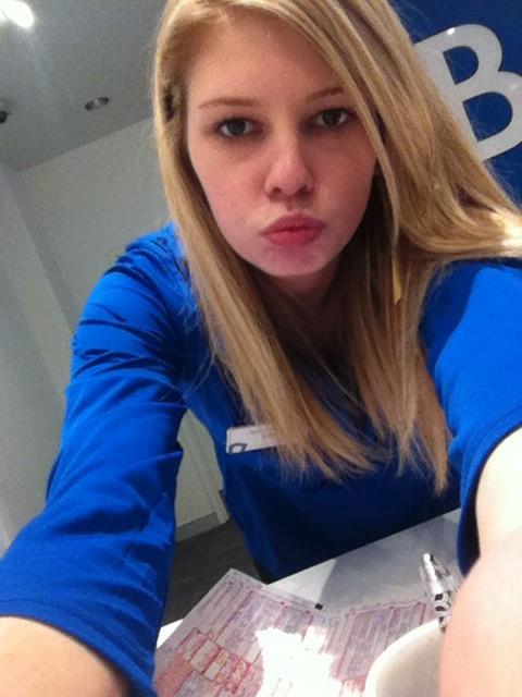 samwegg's tweet image. How I feel when there's no customers #bellproblems #sad #everyoneNEEDSaphone