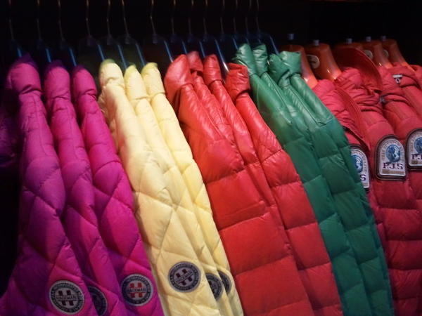 Hier worden wij blij van! <a href="/Hackmann/">Kathy Hackmann</a> en <a href="/Parajumpers/">Josef parajumpers ga</a> in vrolijke kleuren