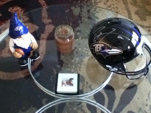 LindsayRaugh's tweet photo. My living room is now the best looking room in the house! #baltimorepride #raylewis52 http://t.co/itSPmql4